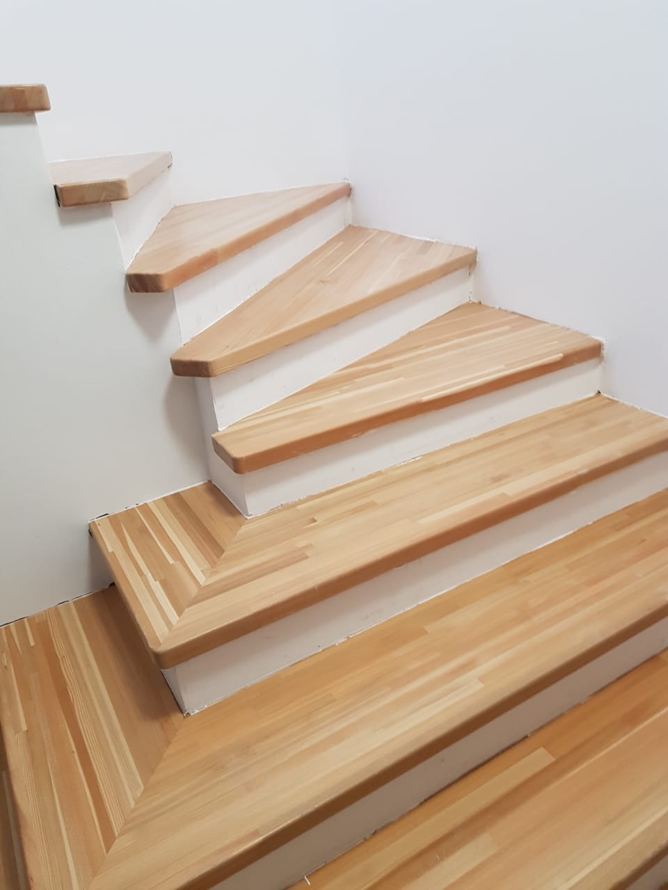Treppenstufen: Schritte 30 x 320 von Larch ( ARIX, Serbien )
